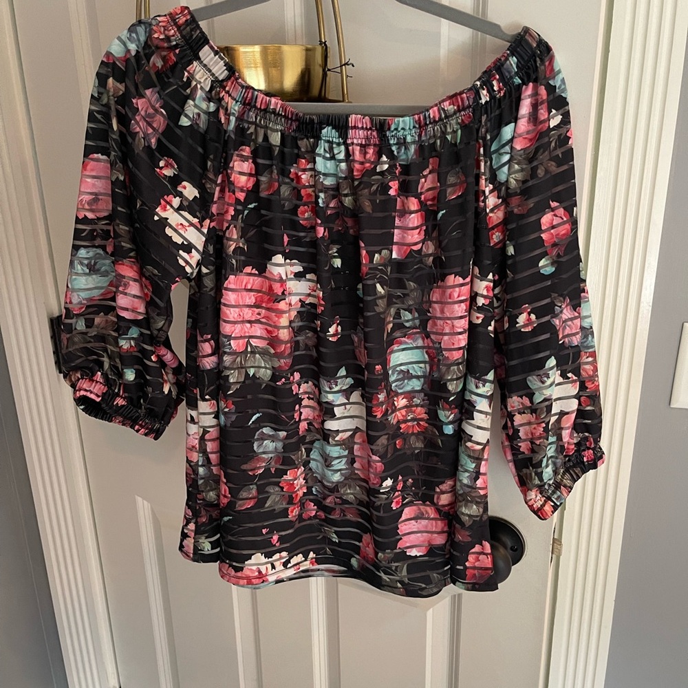 New Beautiful cold and off shoulder top.